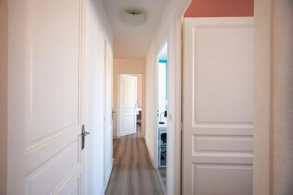 Sablier T4 Parking Dans Une Residence Securisee Marseille France