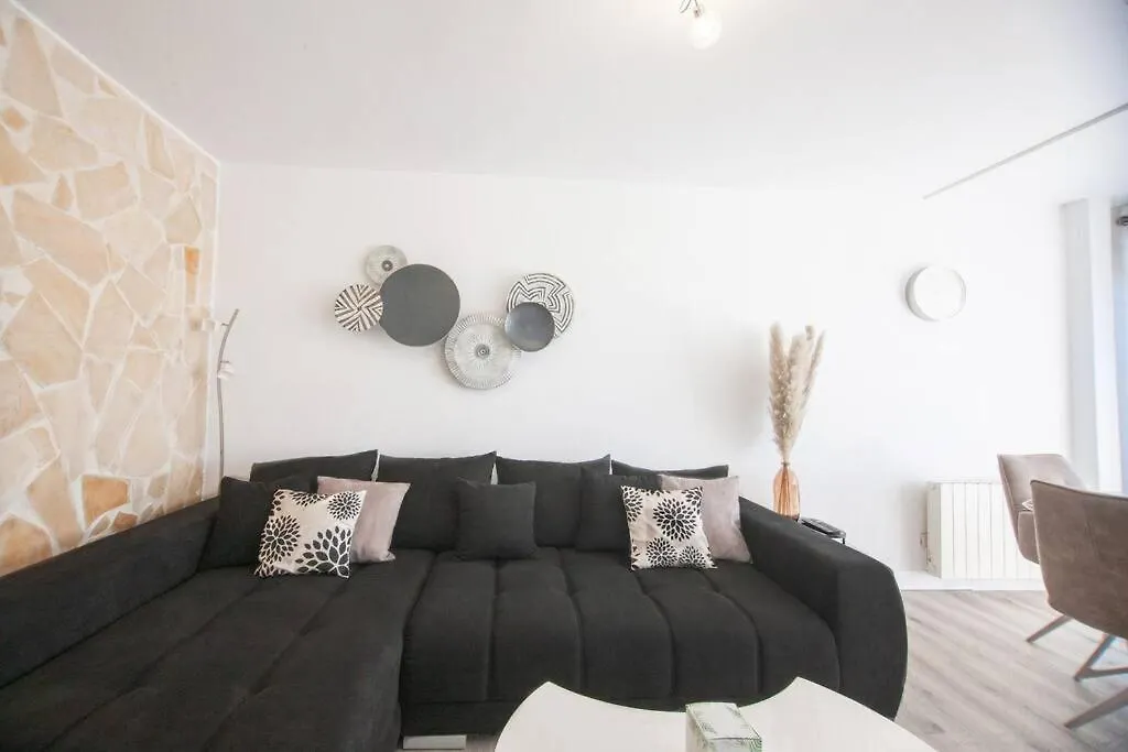 Sablier T4 Parking Dans Une Residence Securisee Marseille France